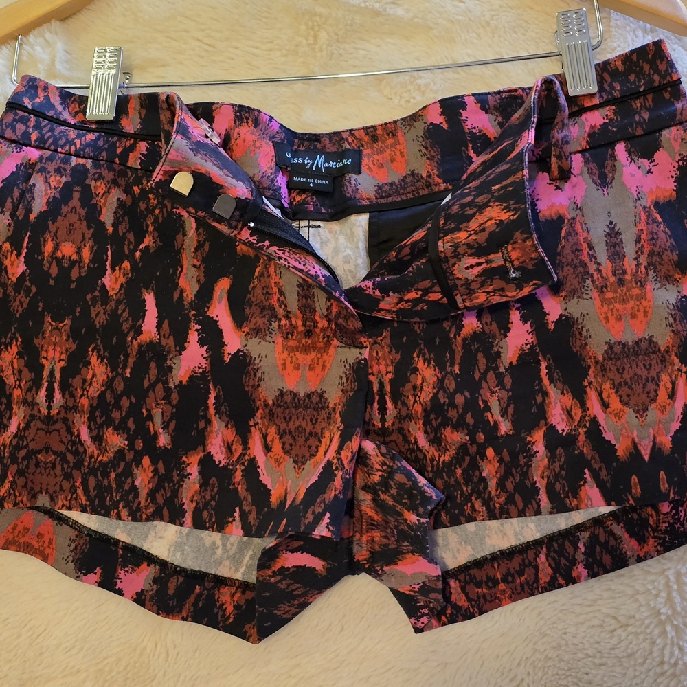 Marciano Women's Mid-Rise Black and Red Patterned Shorts